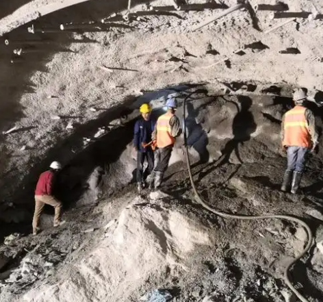 莱城拱顶带模注浆料的施工流程及注意事项